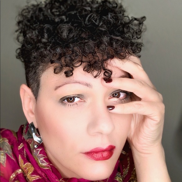 Meet your Posher, Naomi - Picture 6 of 6